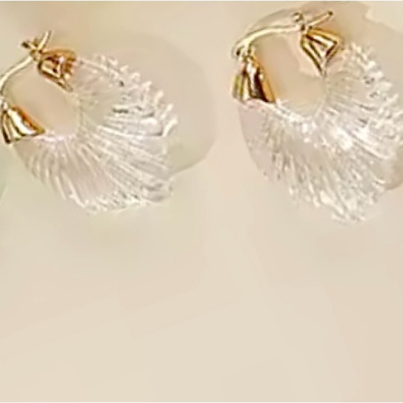 Anthro “Gabi” Sculptural Crystal Clear Scalloped Striated Parabola Frosted Hoops - Picture 12 of 14